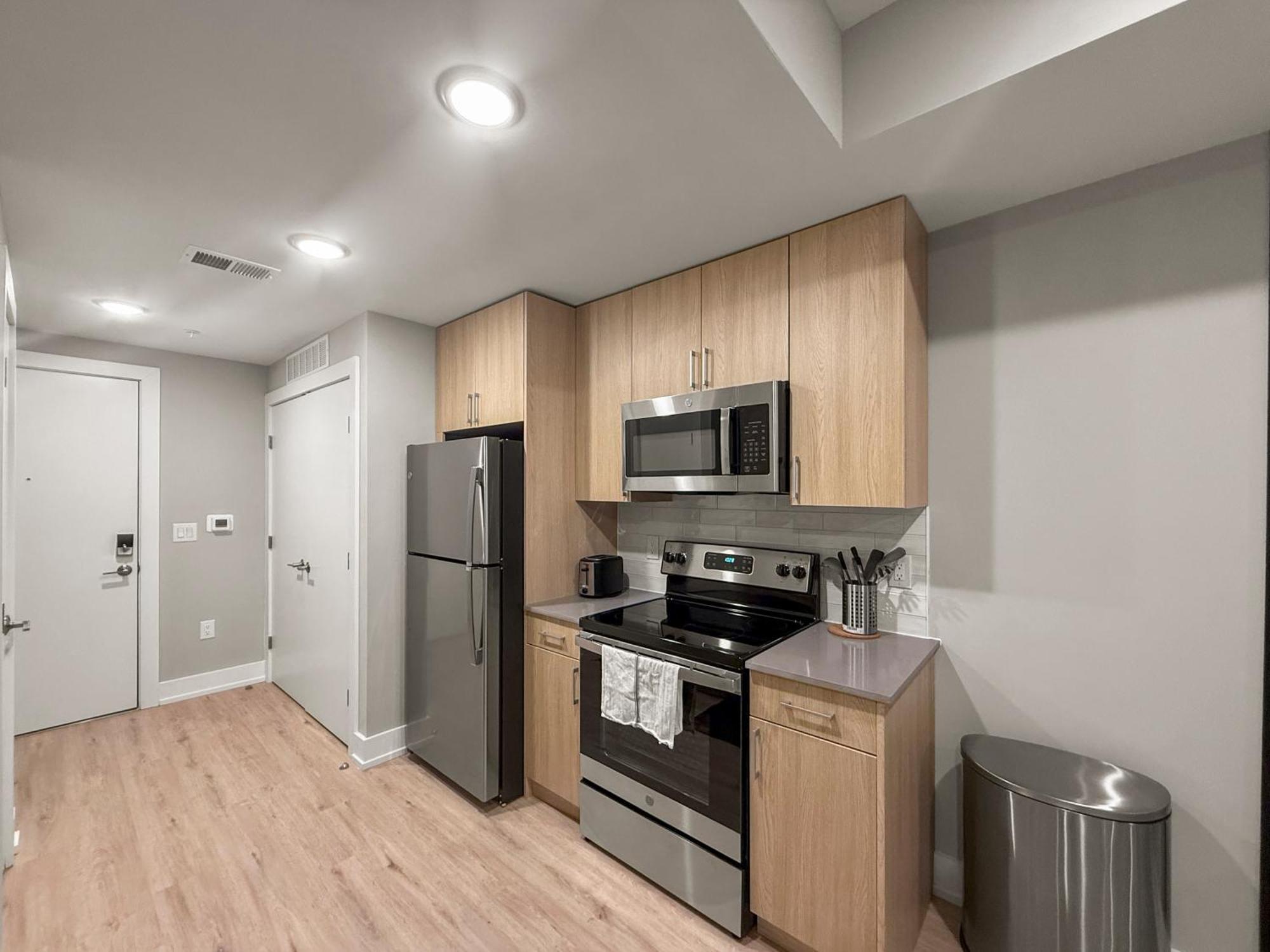 Apartmint At Five On Canal - *