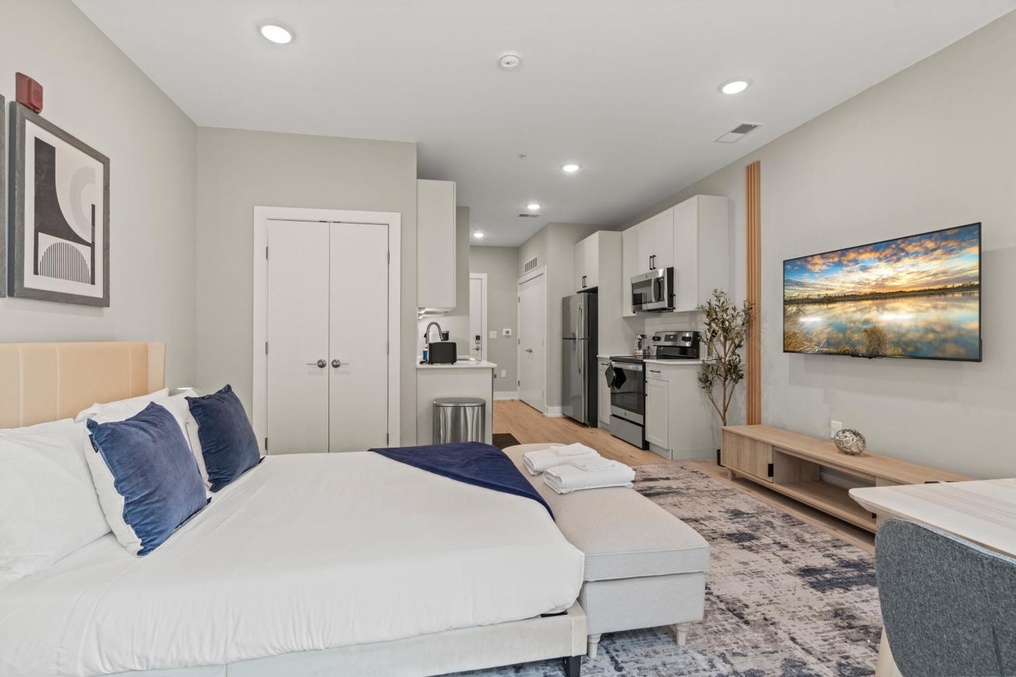 Apartmint At Five On Canal - *