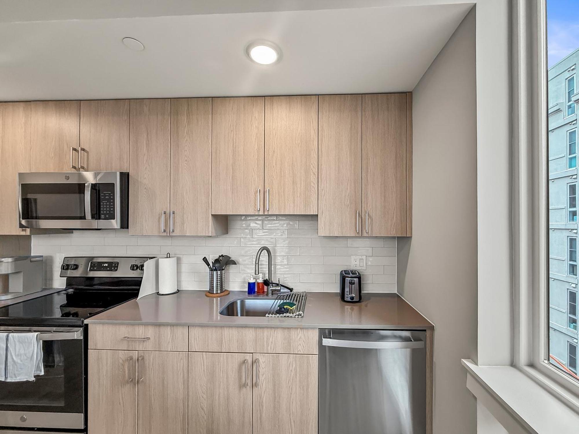 Apartmint At Five On Canal - *